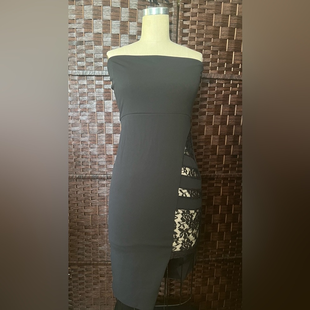 New FashionNova side lace black dress.